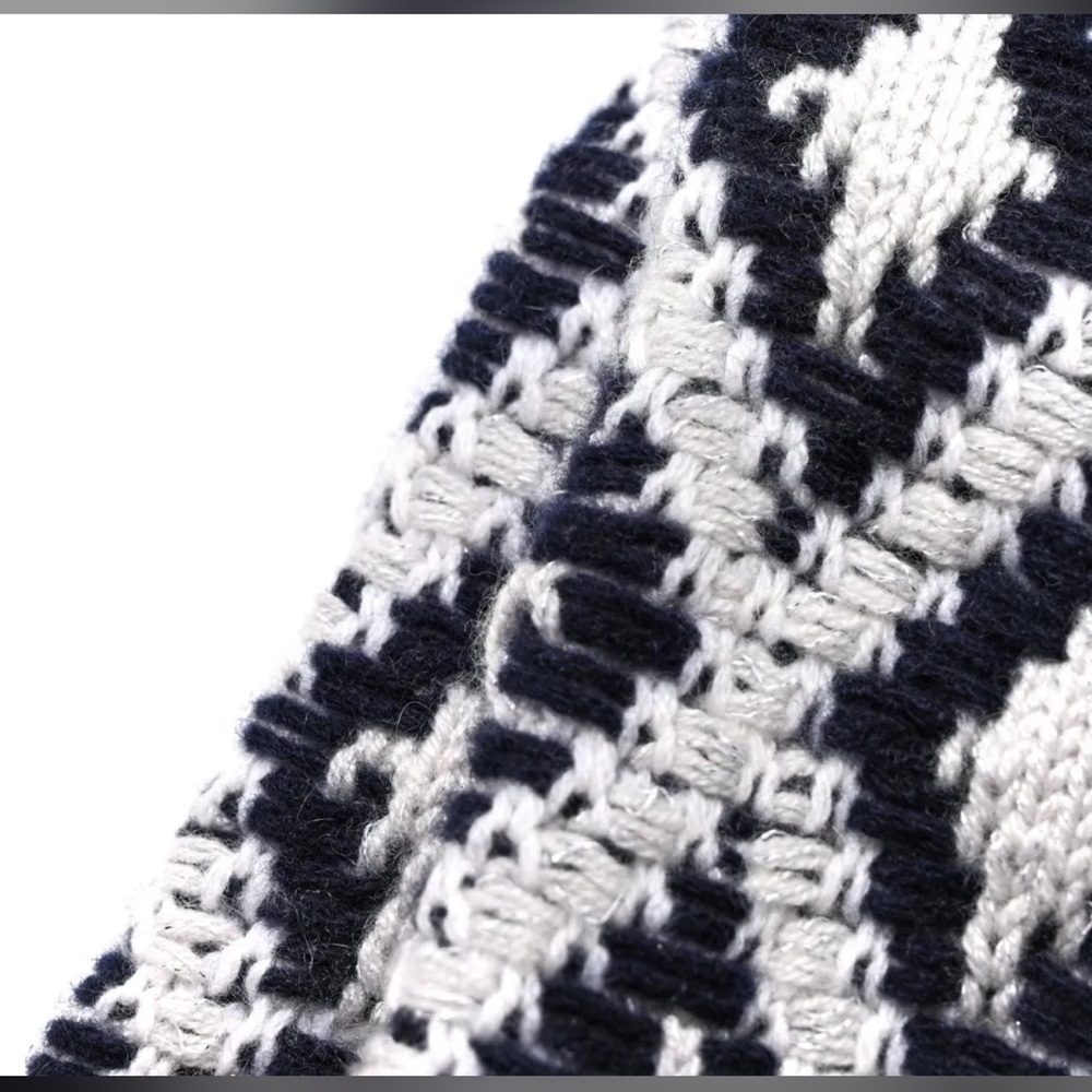 *Beautiful* Chanel - Navy & Grey Cashmere CC
Cable Knit - Fingerless Gloves - Picture 6 of 6